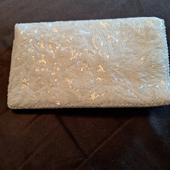 Elegant white beaded purse - Picture 3 of 4